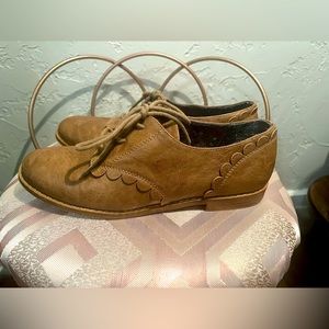 Cute, brown Oxford shoes. Maurices size 8.